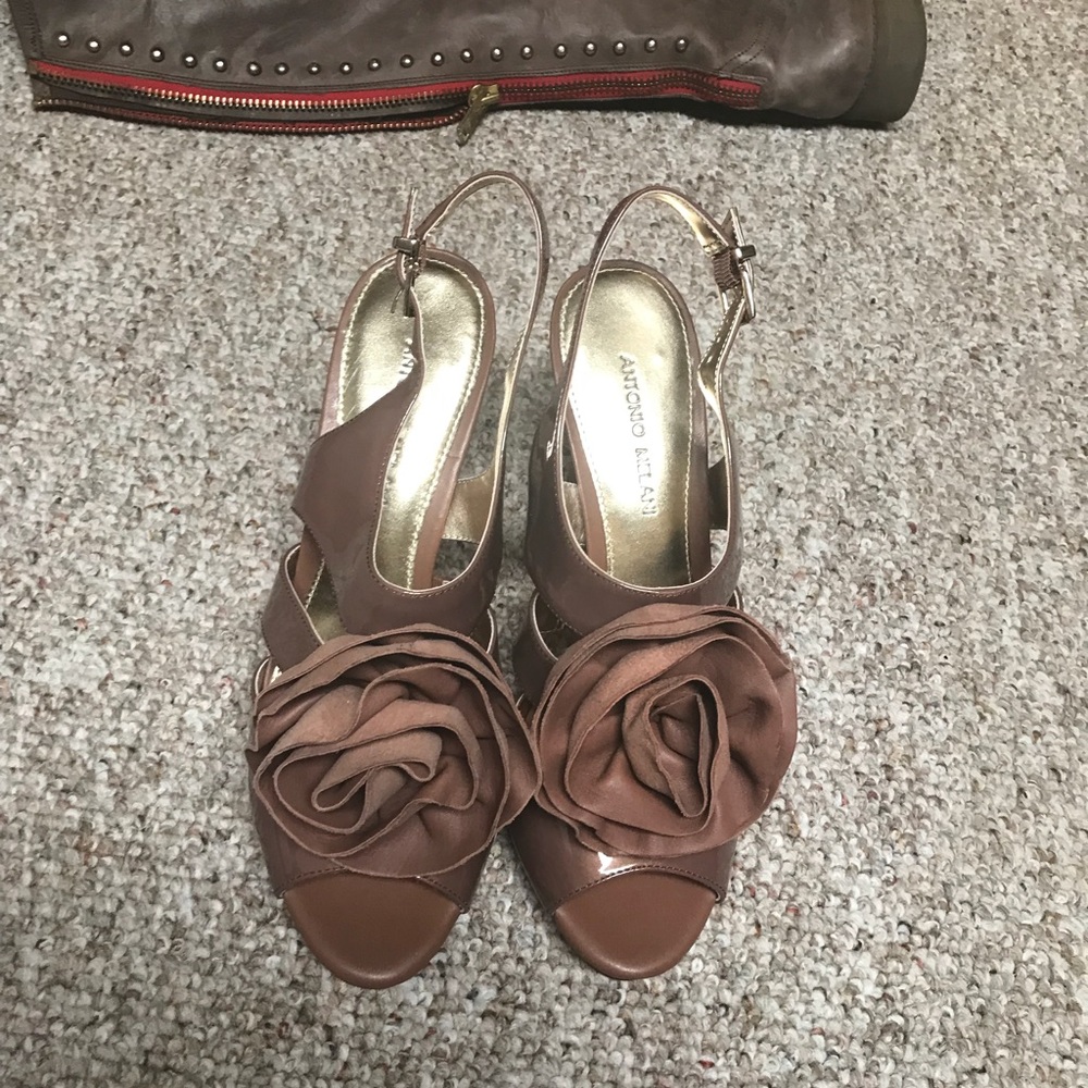 Antonio Melani high heel sandal.